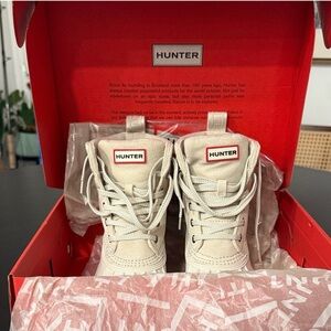 Hunter Off-White Lace-Up Boots